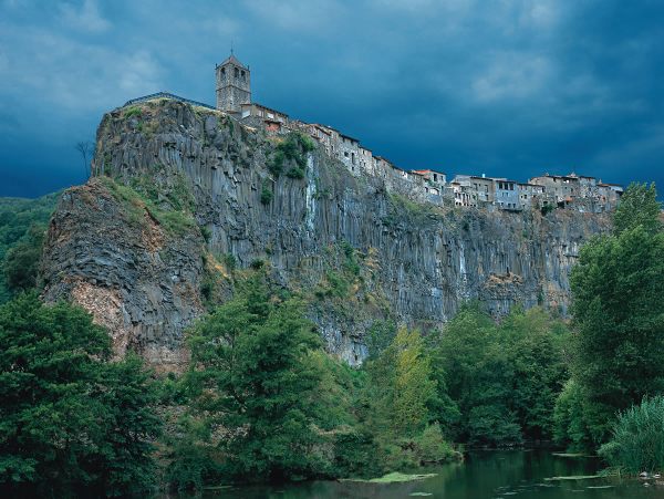Castellfollit de la Roca – Travel guide at Wikivoyage