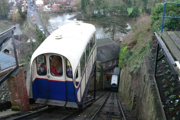 Bridgnorth Cliff Railway. 
