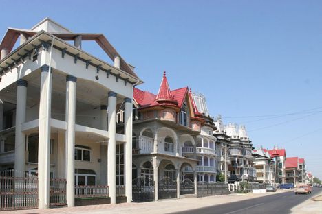 Roma Mansions of Buzescu