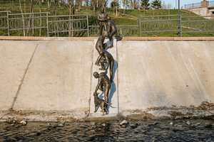 KAZAKHSTAN STATUE HONORS STRANGERS WHO FORMED HUMAN CHAIN