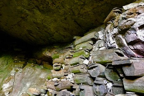 Lumiang Cave