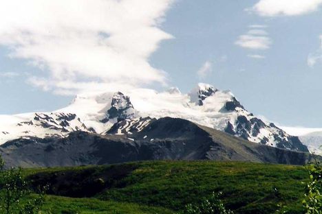 Hvannadalshnjúkur in the springtime. 